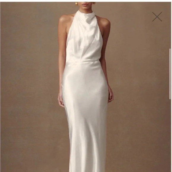 Meshki Elegant Cream Backless Gown - Picture 6 of 15